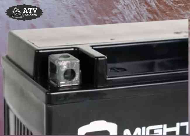 Close-up Mighty Max YTX7L-BS terminal